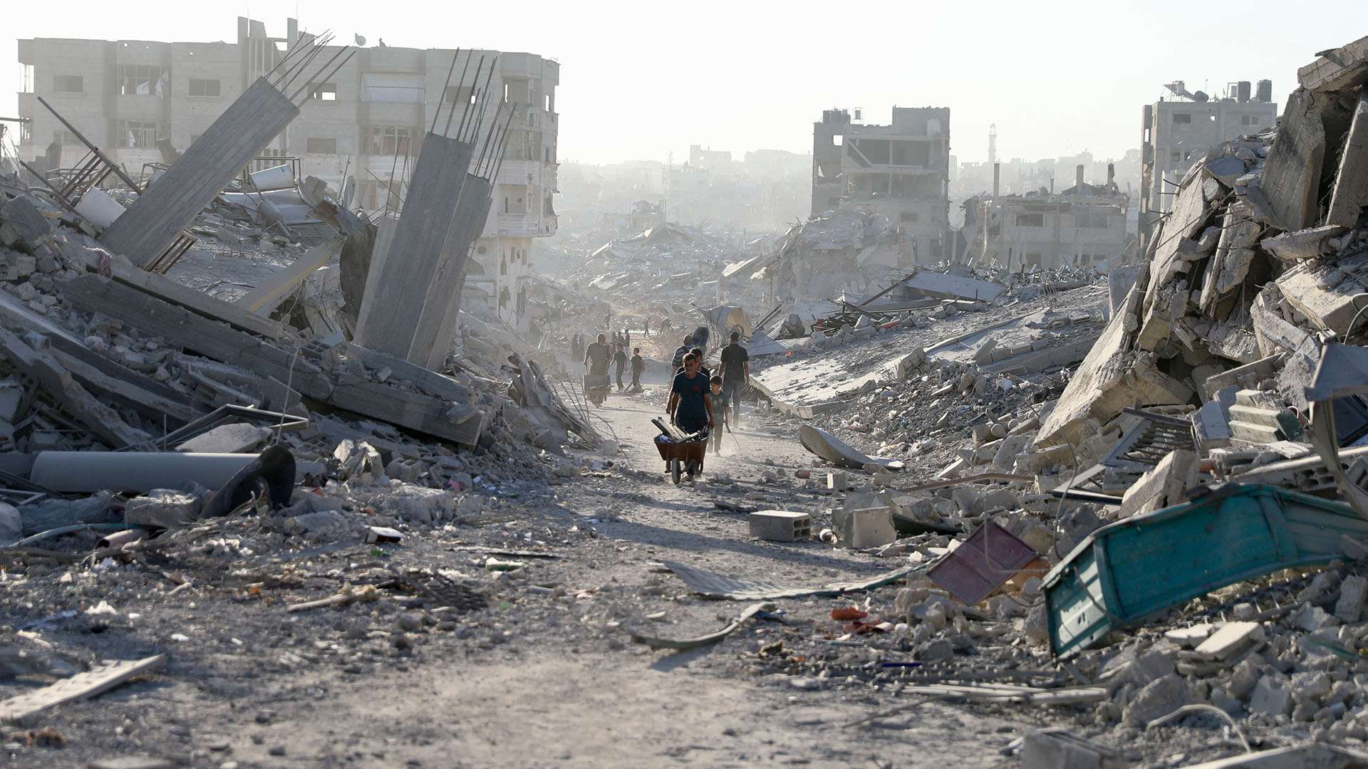 Palestinians returning to northern Gaza on 15 October 2025 encounter scenes of utter devastation (Mohammed al-Hajjar/MEE)