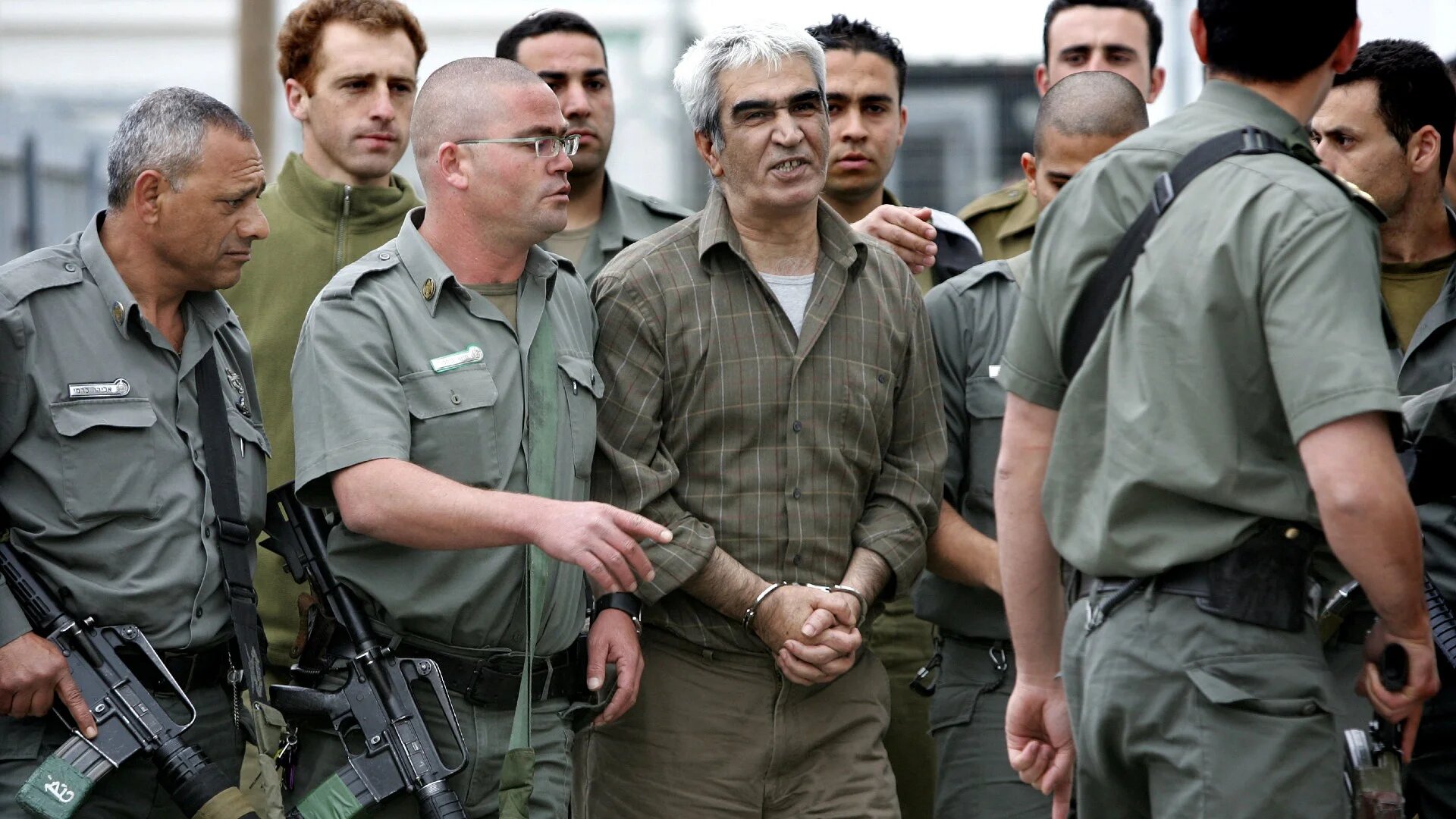 Ahmed Saadat, leader of the PFLP, is taken by Israeli border police into Ofer military court in the occupied West Bank on 27 March 2006 (AFP/Menahem Kahana)