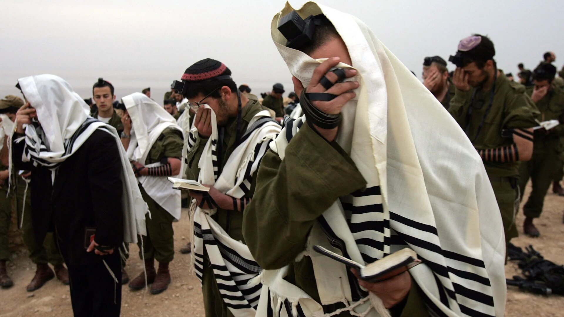 Israeli soldiers of the ultra orthodox battalion Netzah Yehuda pray on the top of the ancient fortress of Masada on 23 March 2007 (AFP/Menahem Kahana)